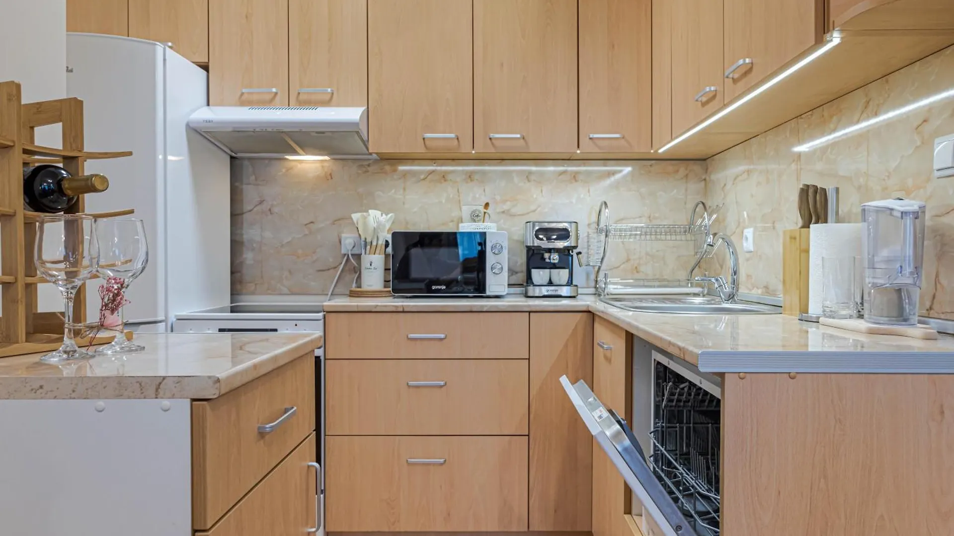 1Br Apartment 8 Mins To Beach With Free Street Parking Varna Bulgarije