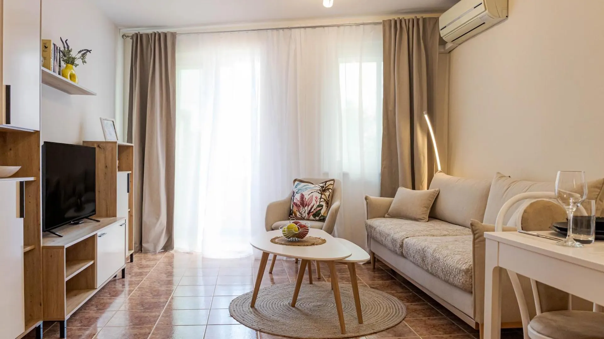 1Br Apartment 8 Mins To Beach With Free Street Parking Varna