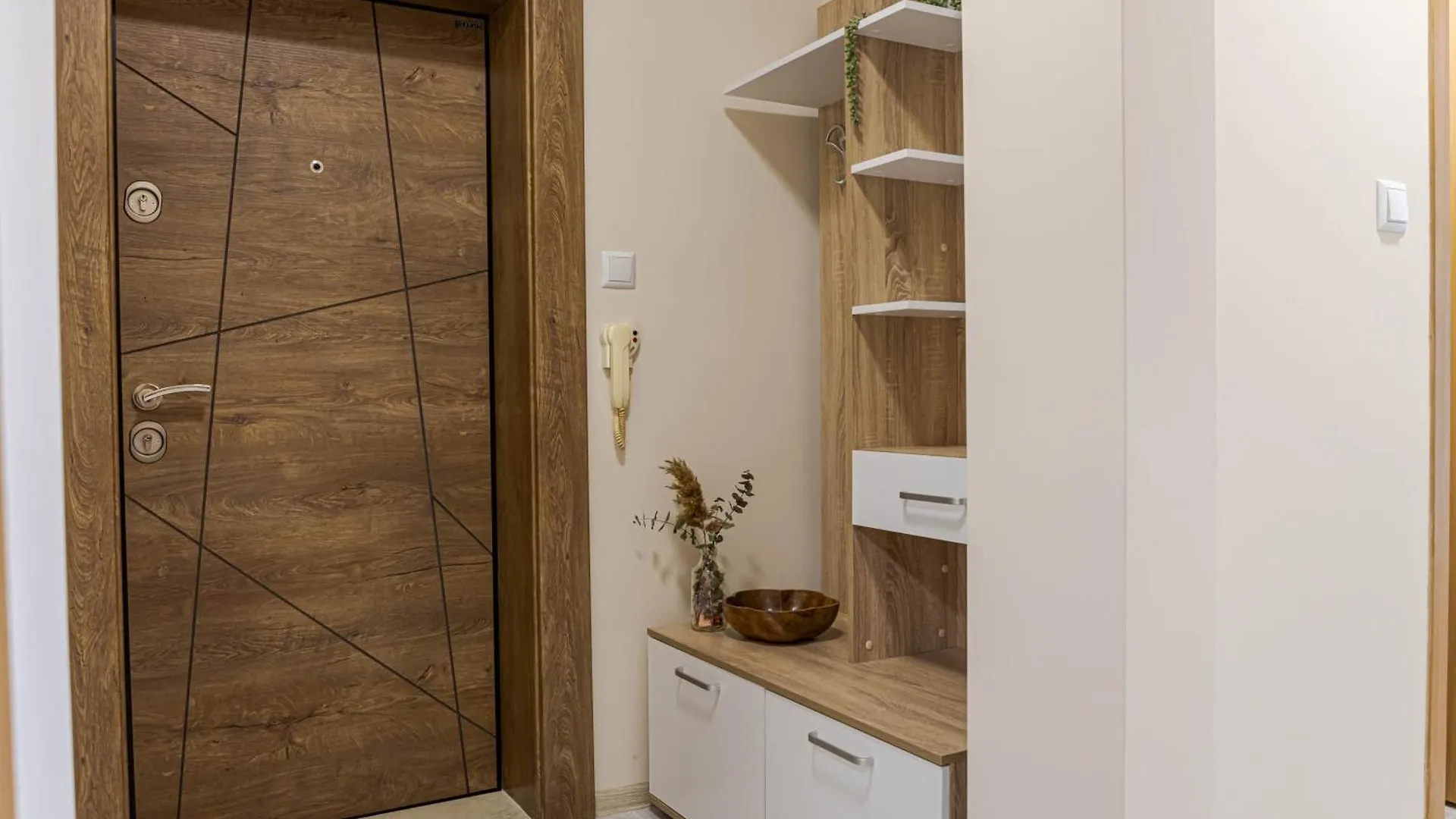 1Br Apartment 8 Mins To Beach With Free Street Parking Varna